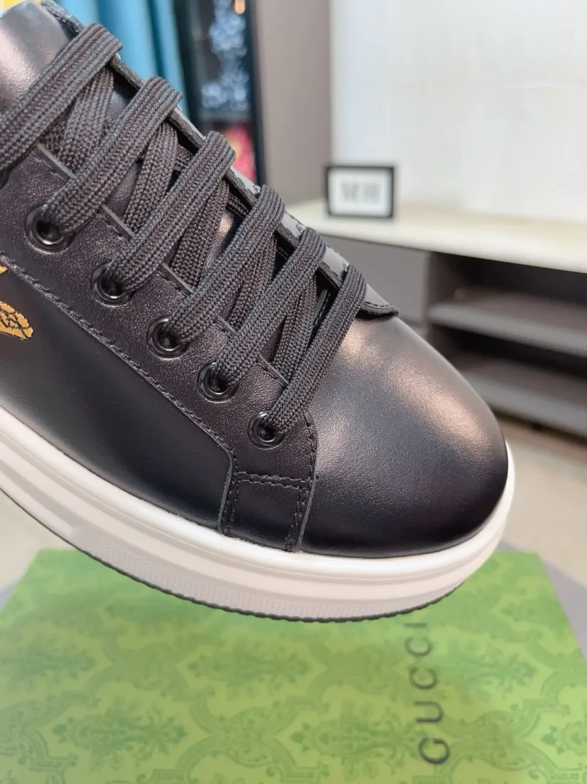 Factory price 420🌹🌹GUCCI [Gucci] New high-end brand of men's shoes, the latest fashionable casual men's shoes, trendy and versatile, relaxed and sporty style, uppers imported from Italy, first-layer cowhide, genuine leather lining and ultra-fine workmanship. Original personalized fashionable rubber wear-resistant outsole, light and comfortable on the foot, size 38-44